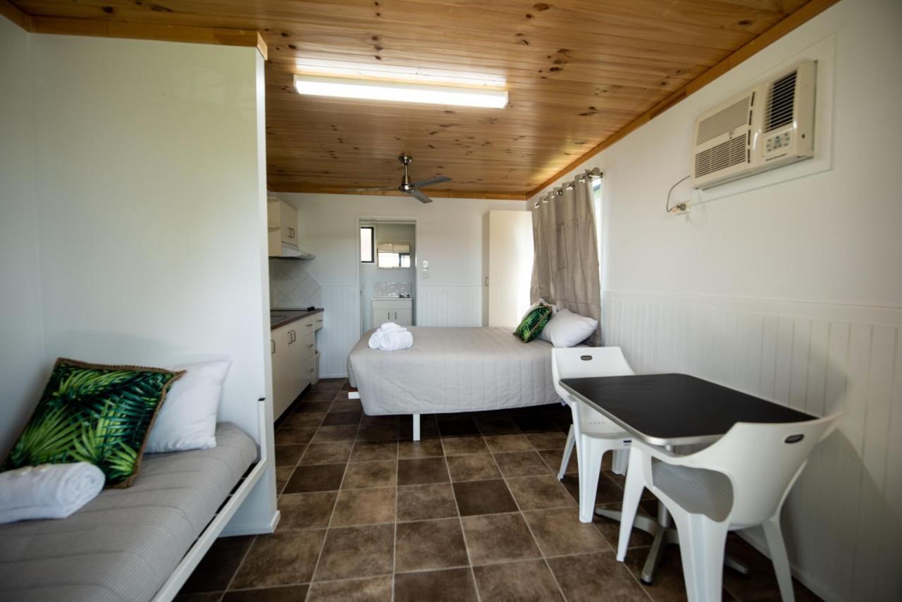 Sarina Palms Caravan And Cabins Village المظهر الخارجي الصورة